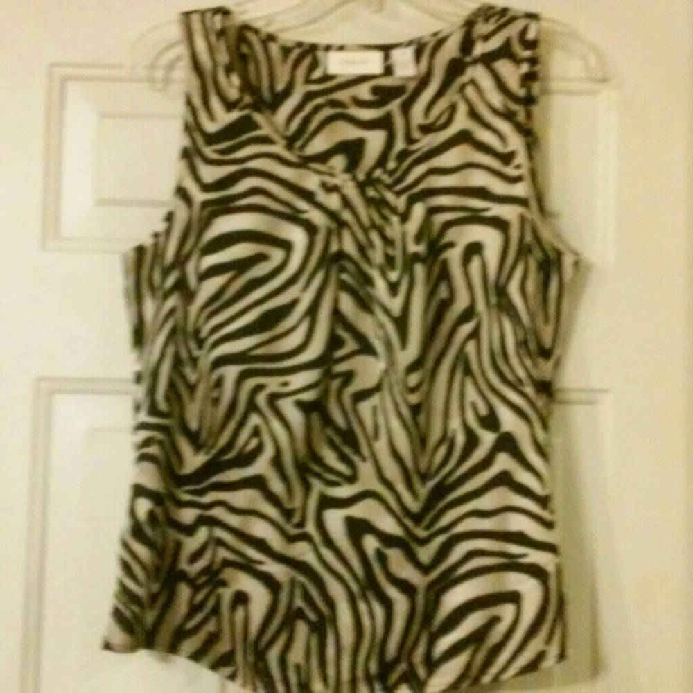 🎈Cute Chico's Flattering top sz 1 M